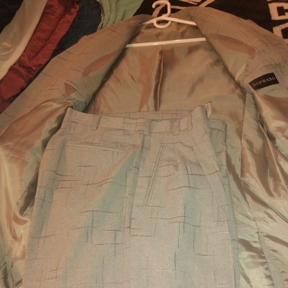 Mens suit - Picture 1 of 3